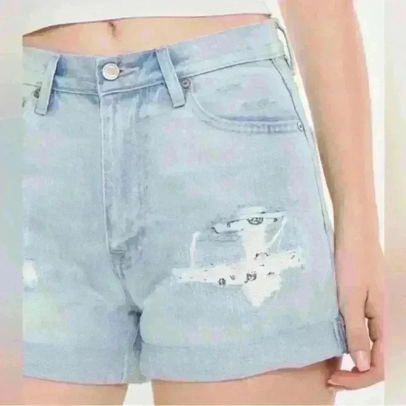 kancan Daisy Light Washed Denim Distressed Roll Up Shorts Size Large - Picture 2 of 5